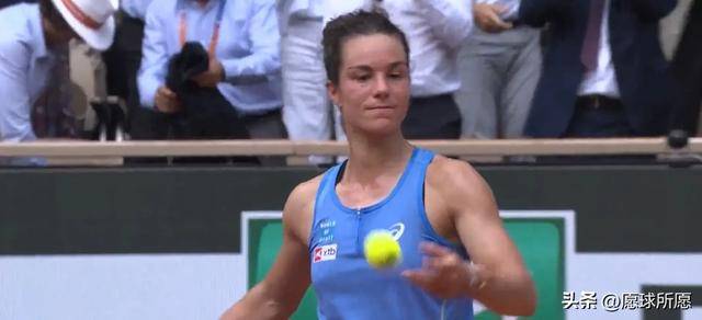 莎拉波娃重返赛场，比赛规则变更首场状态出色，西班牙队观众沸腾！